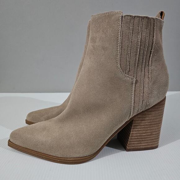 NEW Marc Fisher Oshay Ankle Bootie Womens 10 Tan Suede Pull On Heeled Chelsea - Picture 1 of 12